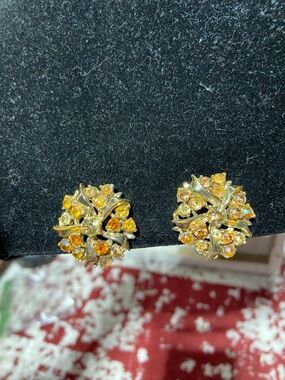 Vintage BSK Gold-Tone Yellow Crystal Floral Cluster Stud Clip-on Earrings